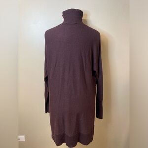 Ann Taylor LOFT Dark Brown/Burgundy Turtleneck Size Medium (M) Sweater